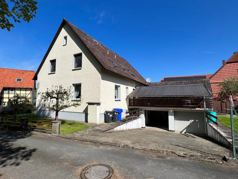 Garagen und Terrasse