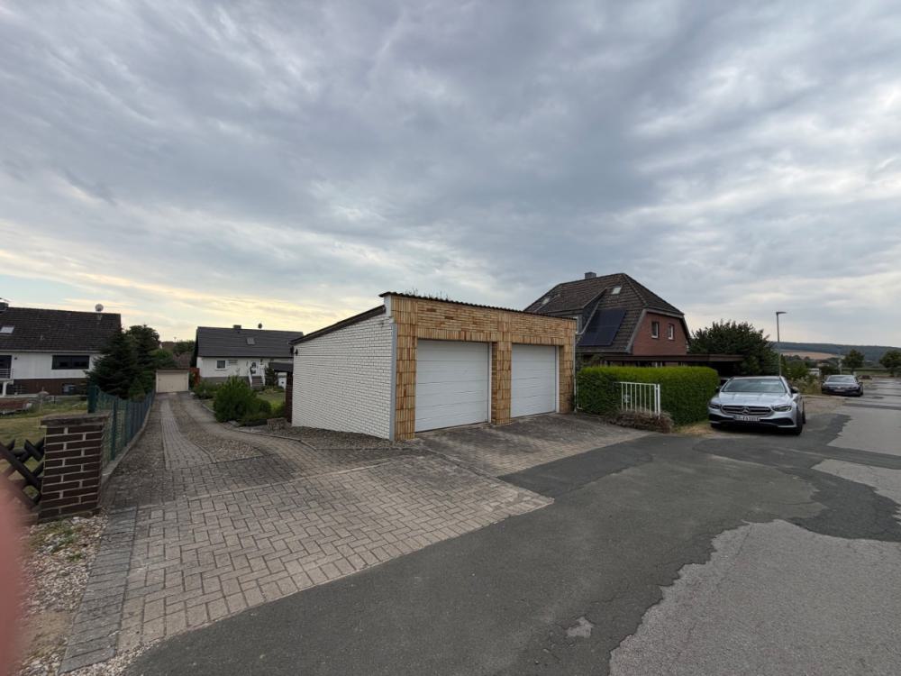 dazugehörige Garagen
